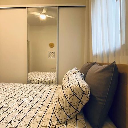 Laura Compound- Authentic 1 Bedroom Charming & Specious Тел Авив Екстериор снимка