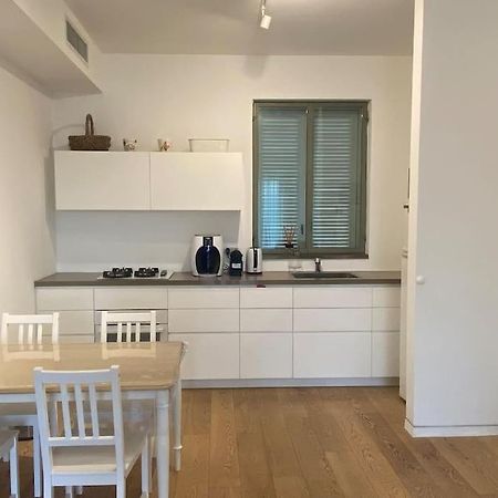 Laura Compound- Authentic 1 Bedroom Charming & Specious Тел Авив Екстериор снимка