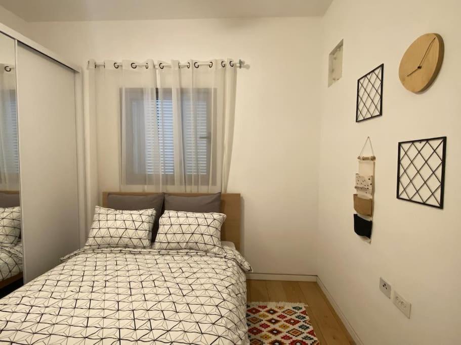 Laura Compound- Authentic 1 Bedroom Charming & Specious Тел Авив Екстериор снимка