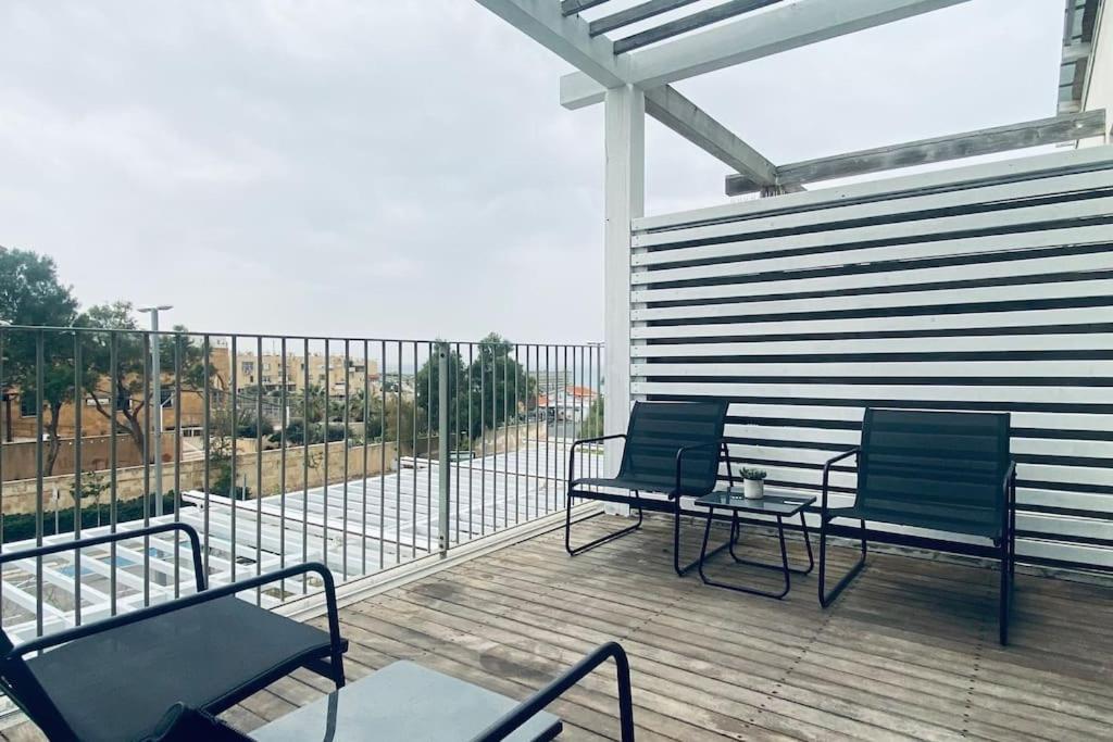 Laura Compound- Authentic 1 Bedroom Charming & Specious Тел Авив Екстериор снимка