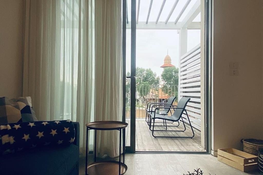 Laura Compound- Authentic 1 Bedroom Charming & Specious Тел Авив Екстериор снимка