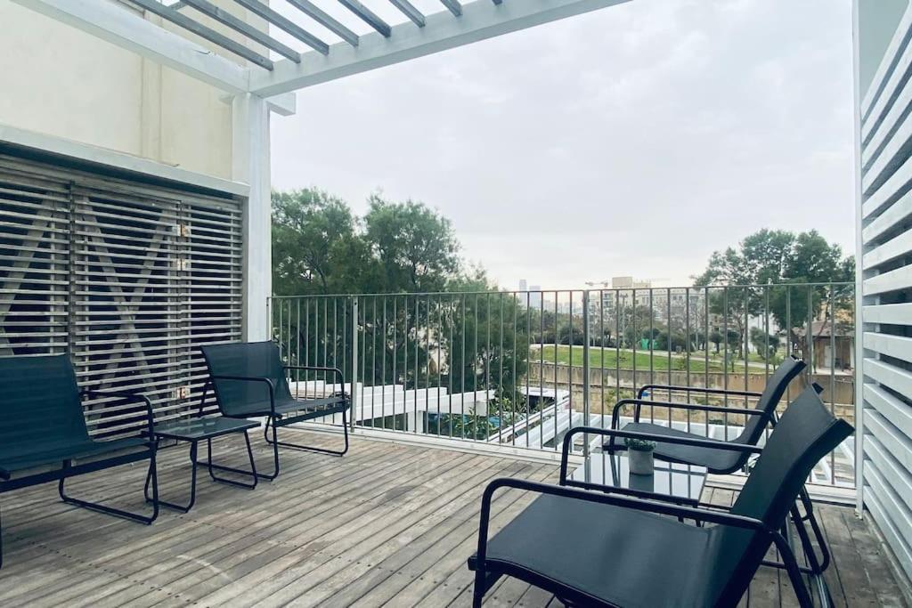Laura Compound- Authentic 1 Bedroom Charming & Specious Тел Авив Екстериор снимка